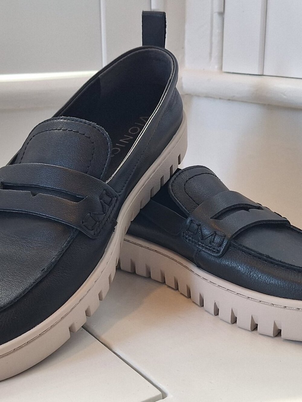Vionic Uptown Loafers - Black 6.5M - Picture 2 of 9